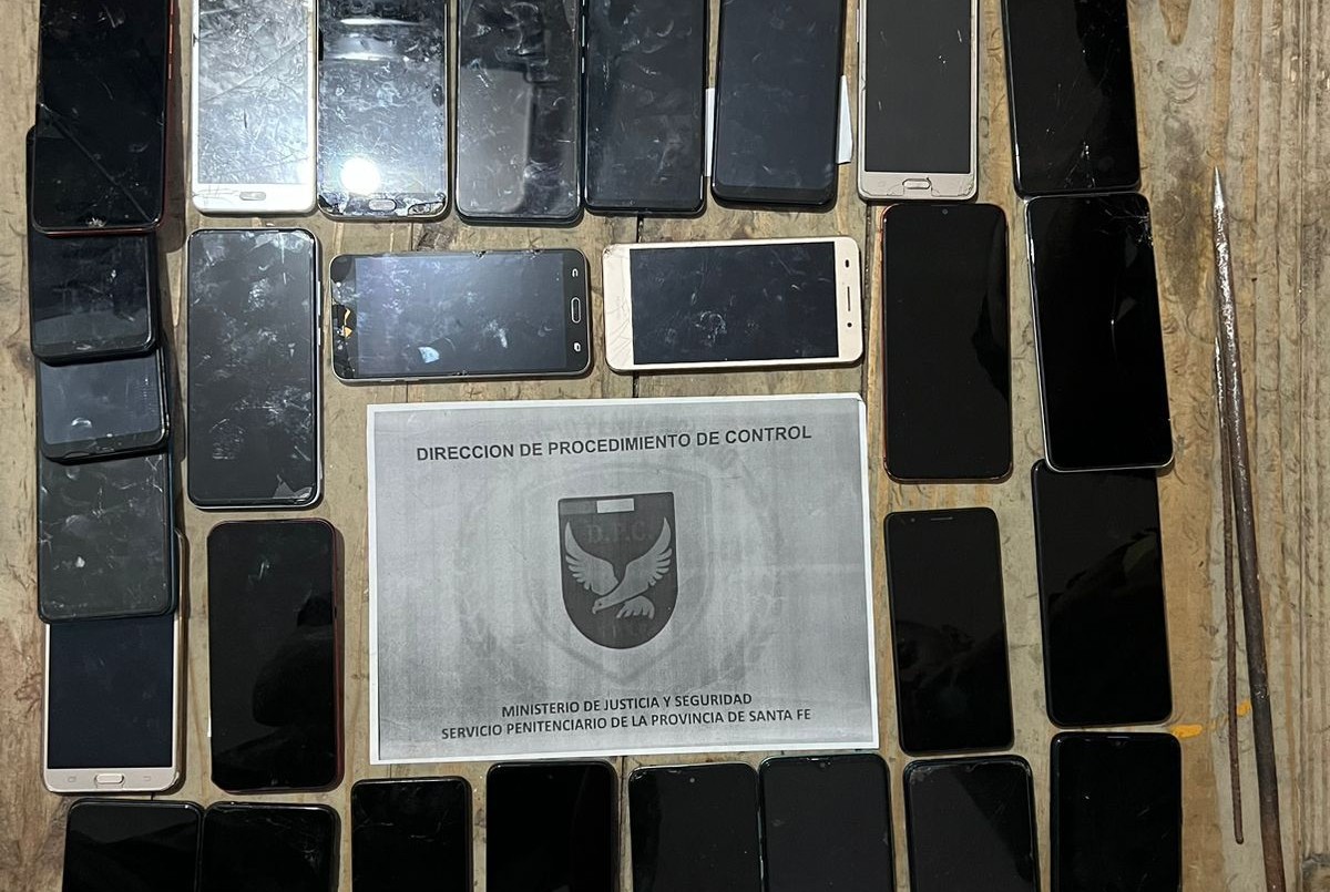 Incautaron 26 celulares y droga en la Cárcel de Coronda | Rosario y la región