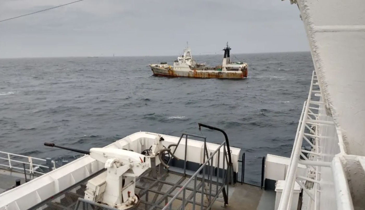 La Armada detuvo a un barco chino que pescaba ilegalmente en el Mar Argentino | Información General