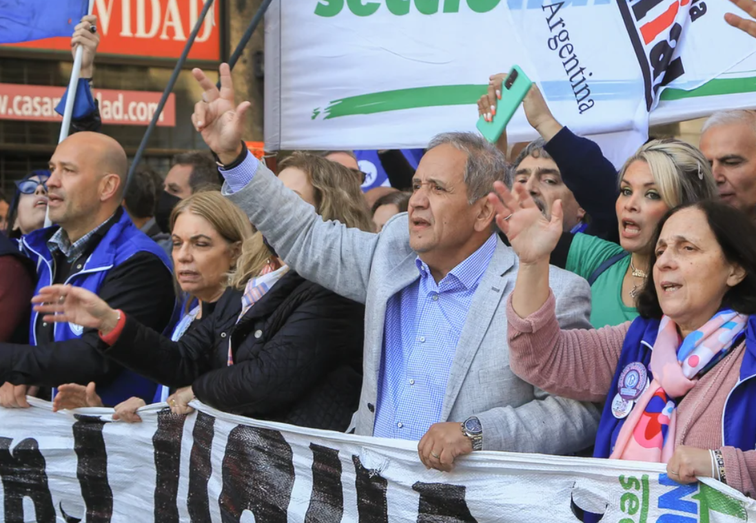 Bancarios lograron un nuevo aumento paritario: acumulan una suba del 50% en el primer trimestre del año | Política y Economía