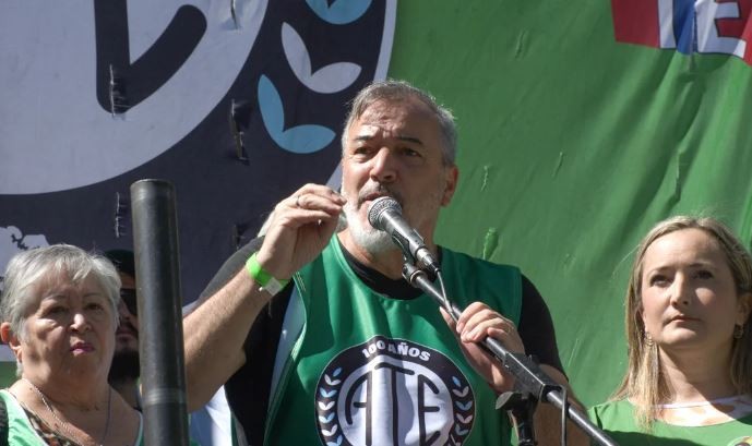 El Secretario General de ATE volvió a cruzar a Milei: "Delito es gobernar en contra de la Constitución" | Política y Economía