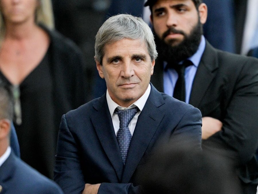 Caputo dijo que se podría bajar impuestos "antes de lo esperado" por el superávit fiscal | Información General