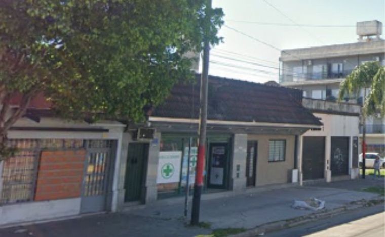 Balearon el frente de una farmacia en zona sur | Rosario y la región