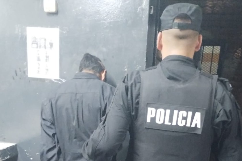 Pidió prestada una birome en un kiosco, escribió una nota amenazante y quedó detenido | Rosario y la región