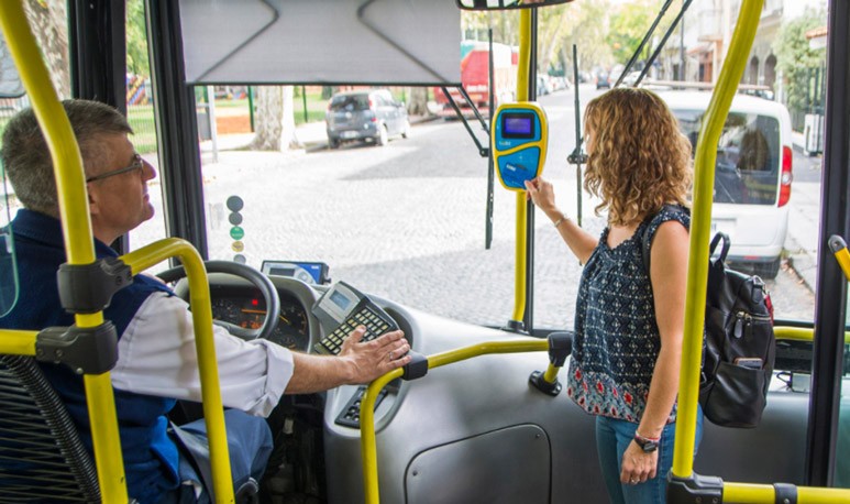 El Gobierno quiere que el transporte se pueda pagar con cualquier tarjeta | Política y Economía