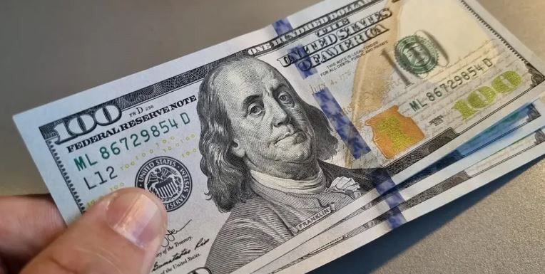 El dólar blue subió por primera vez en el mes y alcanzó nuevamente los $1.000 | Política y Economía