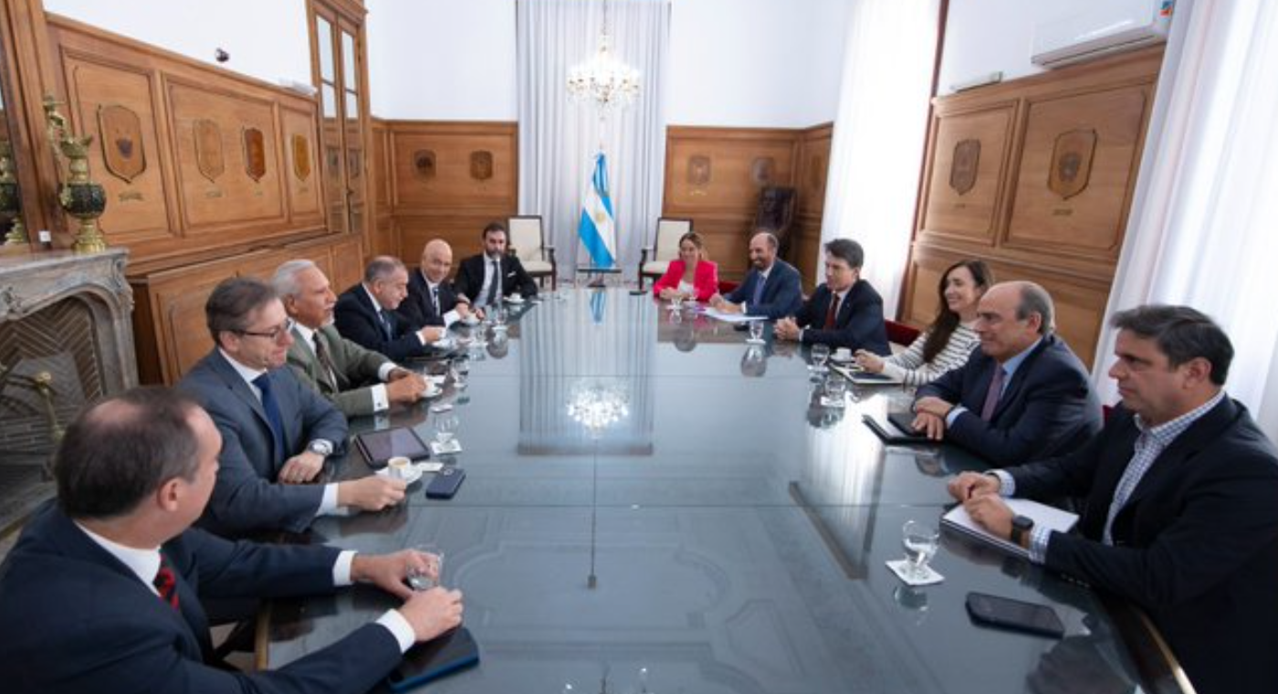 Tras el envío del borrador de la nueva ley Bases, el Gobierno recibió a los jefes de bloques del Senado | Política y Economía