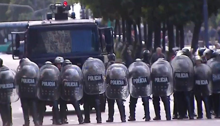 Caos de tránsito y tensión en la 9 de Julio por una manifestación piquetera | Política y Economía