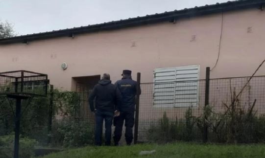 Un hombre asesinó a sus padres y fue detenido junto a su pareja: una nieta pidió auxilio | Información General