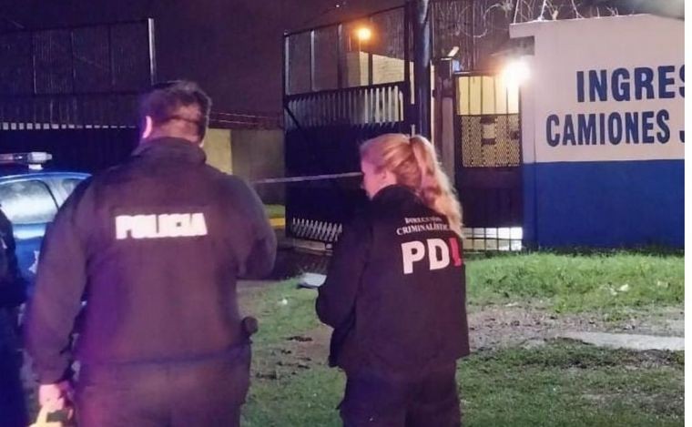 Tensión en el gremio de la carne: lanzaron dos bombas molotov en el frigorífico Coto | Rosario y la región