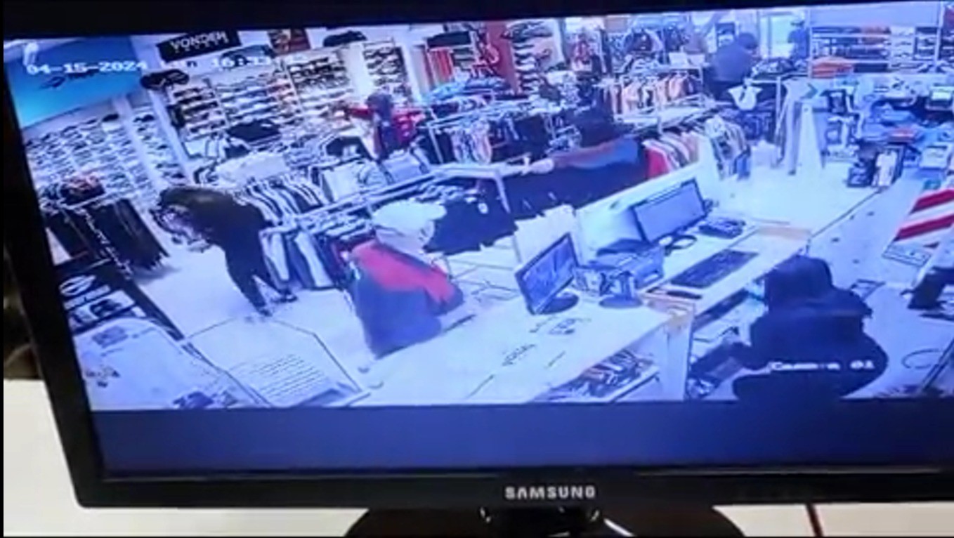 Golpe comando en Santa Fe: cinco ladrones asaltaron un local deportivo | Información General