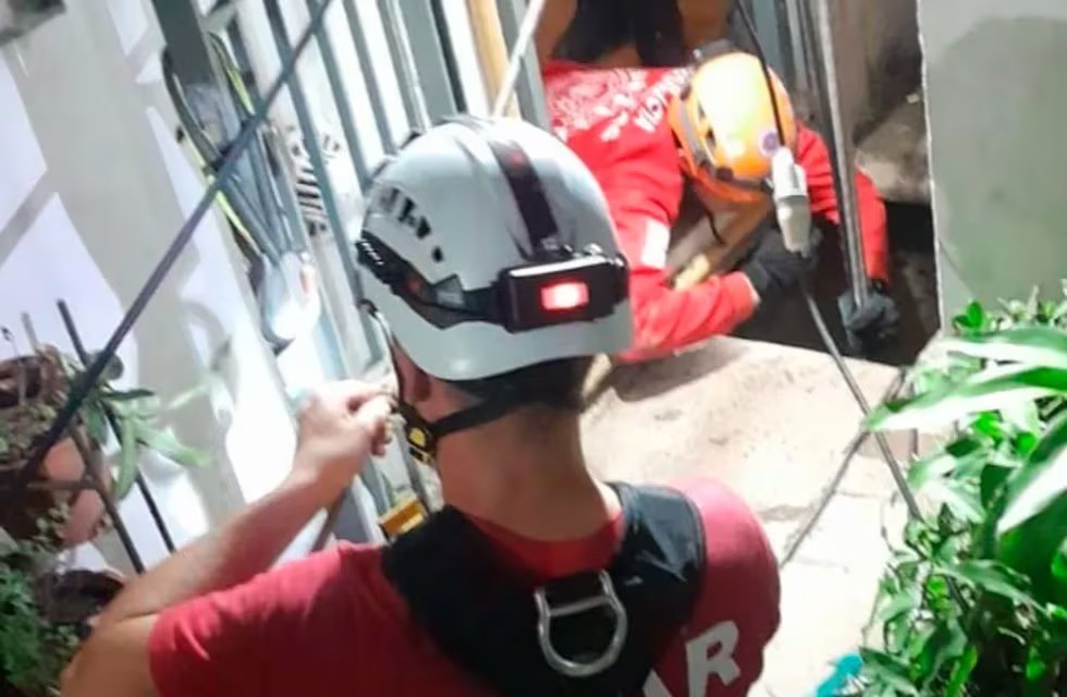 Córdoba: rescataron a mujer de 69 años que cayó a un pozo ciego profundo | Información General