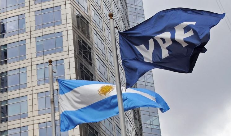 Juicio por YPF: el fondo Burford pidió que pasen a su nombre el 51% de las acciones de la empresa que tiene el Estado argentino (1) | Política y Economía