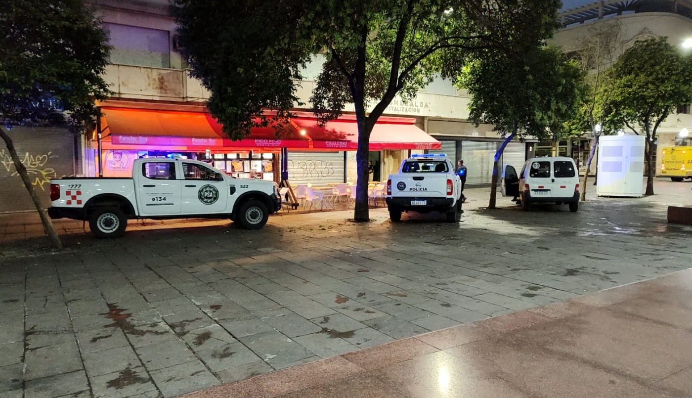 Allanan conocido bar de la peatonal por una causa federal | Rosario y la región