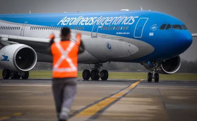 Aerolíneas Argentinas recorta 20% sus vuelos de cabotaje en mayo | Política y Economía
