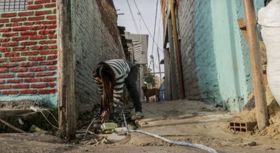 Más de 1,5 millones de personas no tienen acceso a agua, gas y cloaca, según el Indec | Información General