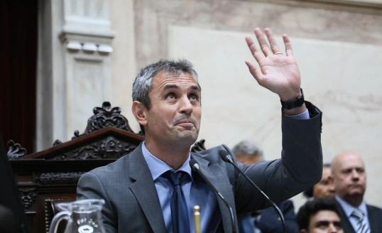 Martín Menem: "Tengo fiebre, pero de acá no nos sacan ni muertos" | Política y Economía