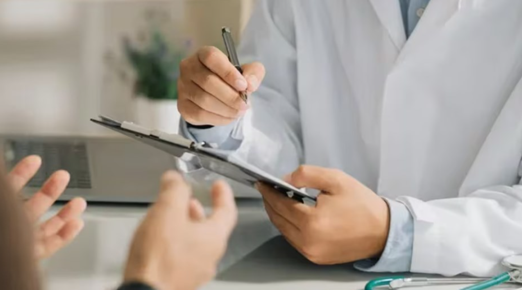 El Gobierno detalló cómo deben ajustarse las cuotas de las prepagas | Política y Economía