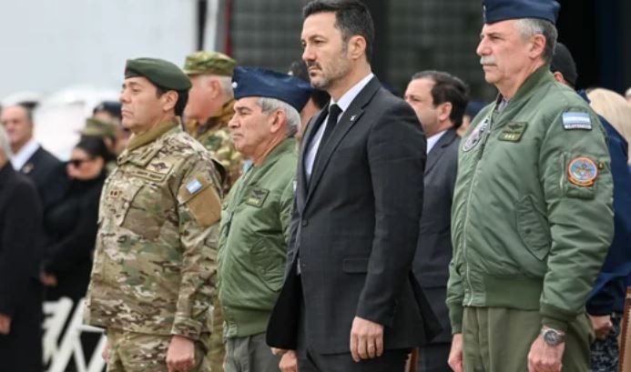 Luis Petri defendió la compra de los F-16: "Todo nuestro espacio aéreo era un colador" | Política y Economía