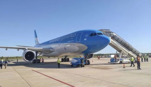 Aerolíneas Argentinas advirtió que los vuelos de este lunes podrían cambiar de horario | Información General