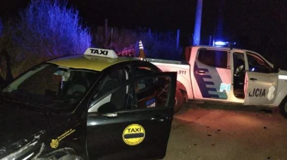 Un adolescente de 15 años robó un taxi, lo chocó contra un patrullero y fue detenido | Información General