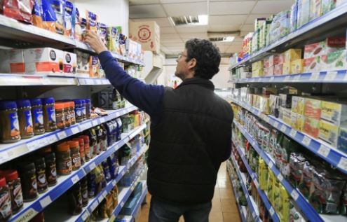 Snacks peligrosos: ANMAT prohíbe consumo de unos palitos salados, maníes y tabla de picadas | Información General