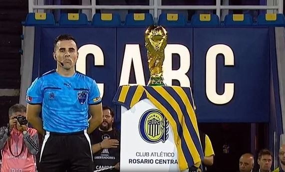 Central rindió un emotivo homenaje a César Luis Menotti en la Copa Libertadores | Deportes