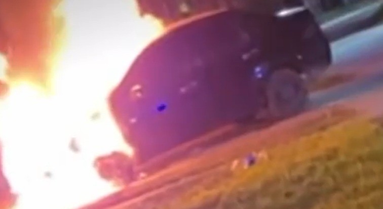 Detuvieron a un hombre por quemar un auto en zona oeste | Rosario y la región