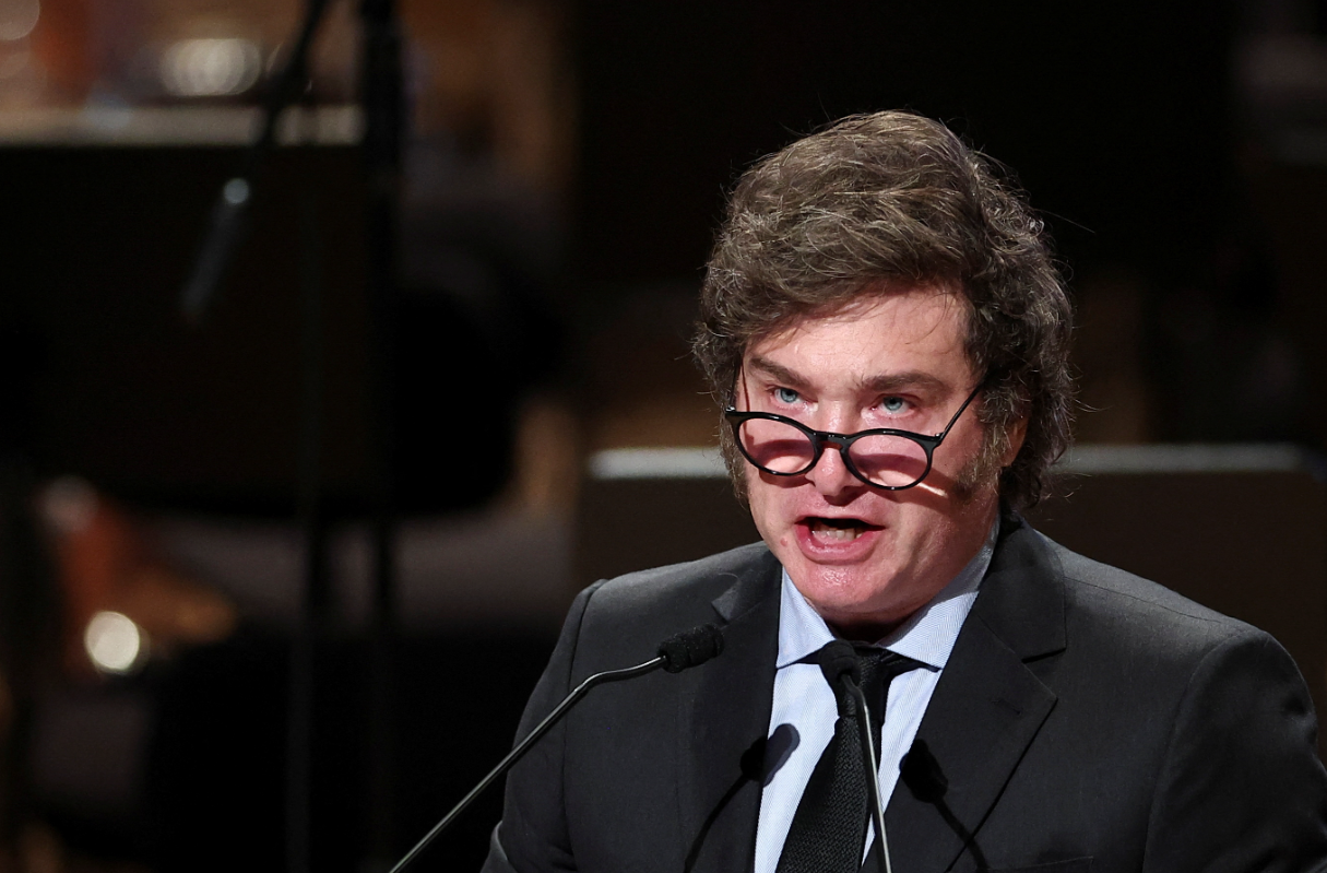 Milei consideró a la decisión de España de "papelón internacional por culpa de un delirante" | Política y Economía