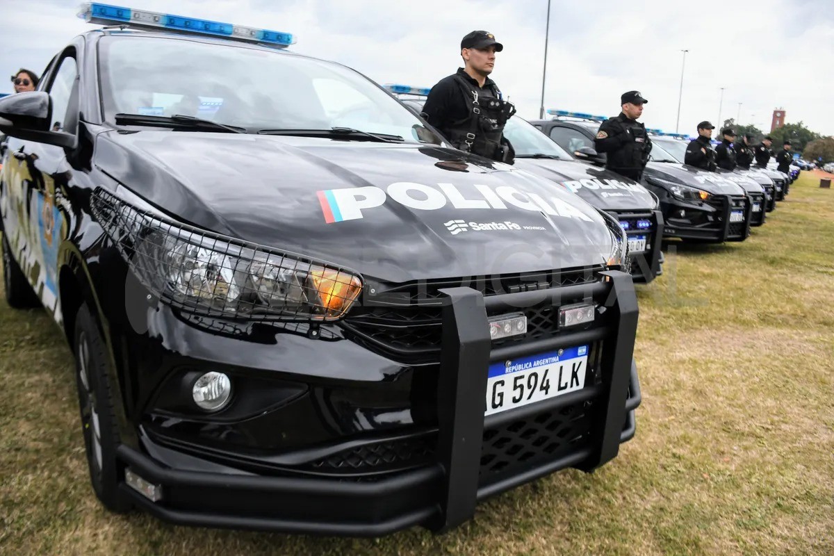 Pullaro encabezó la entrega de más patrulleros para la Policía | Rosario y la región