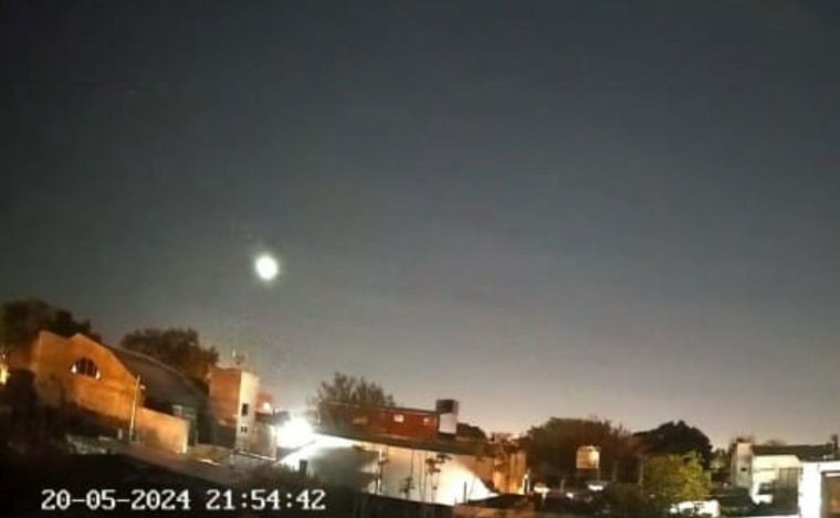 Qué fue el destello que iluminó el cielo de la ciudad | Rosario y la región