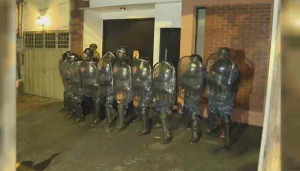 Escala el conflicto en Misiones: hubo fuertes incidentes frente a la casa del gobernador | Información General