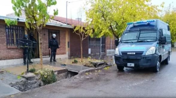 Desbarataron una red de tráfico de armas en Mendoza que iba a Chile | Información General
