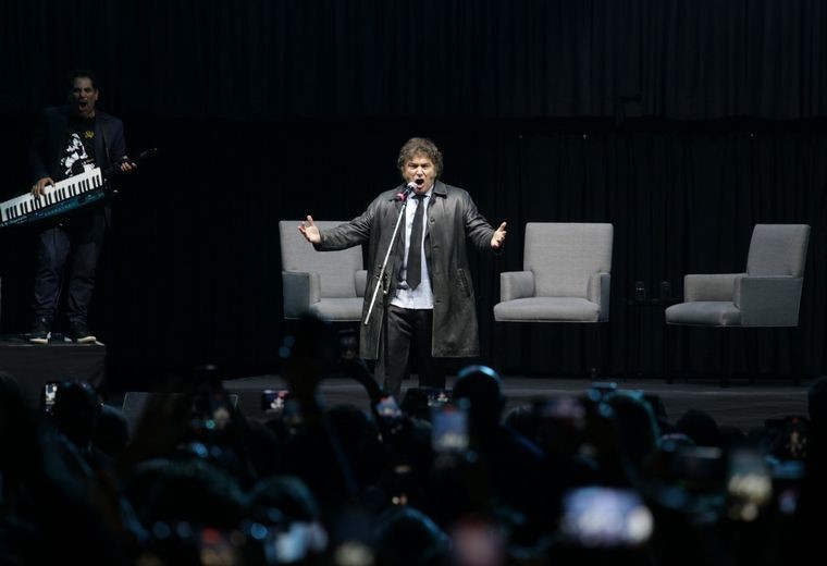 Milei encabeza un acto institucional, pero con fuerte contenido político | Política y Economía