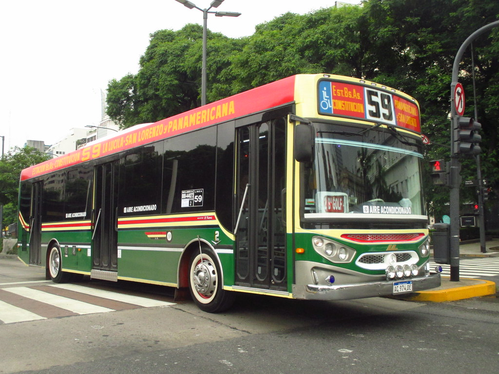 Siete detenidos tras robarle el celular a la pasajera de un colectivo en Palermo | Información General