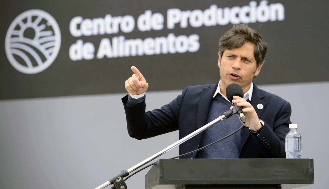 Kicillof contra Milei: "Anda de gira por el mundo y no se hace responsable de nada" | Política y Economía
