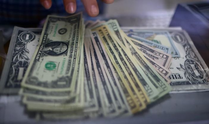 Los dólares libres aceleraron en mayo y cerraron con aumentos del 14% al 17% mensual | Política y Economía