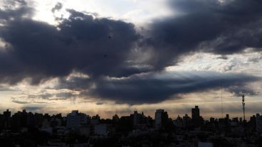 Muchas nubes y lluvia: el pronóstico del fin de semana en Rosario | Rosario y la región