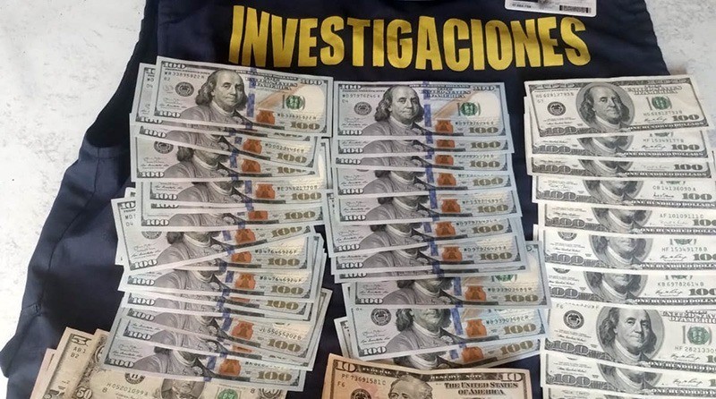 Imputaron a siete policías por el robo de 75 mil dólares en un allanamiento | Rosario y la región