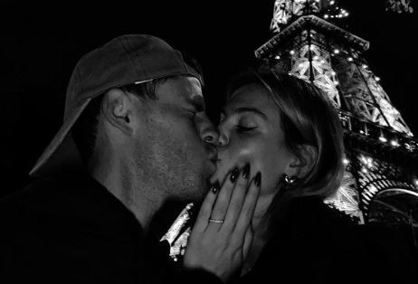 Diego Schwartzman se comprometió con su novia a los pies de la Torre Eiffel | Deportes