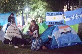 Acampe docente en plaza San Martín | Rosario y la región