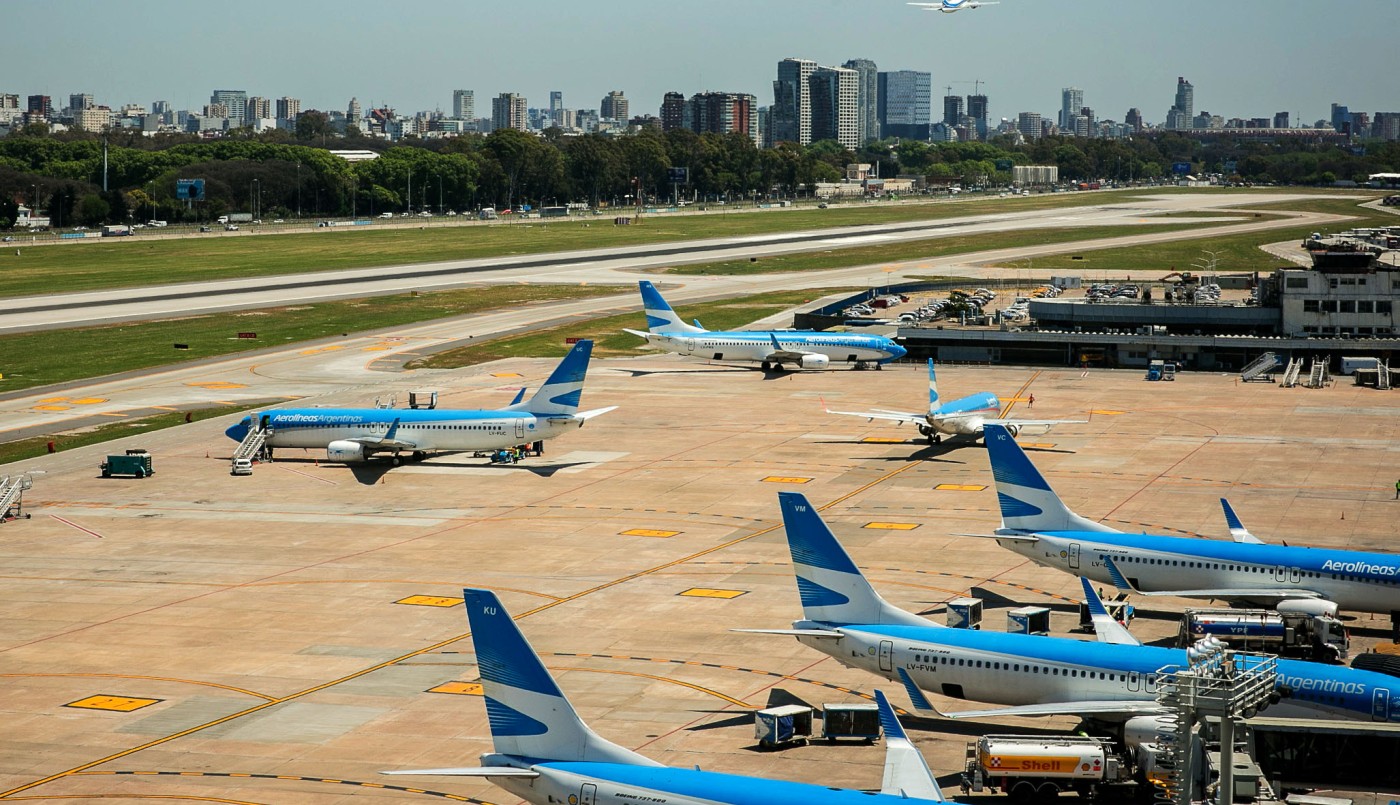 Tras un acuerdo salarial, los controladores aéreos suspendieron las protestas pautadas para este mes | Información General