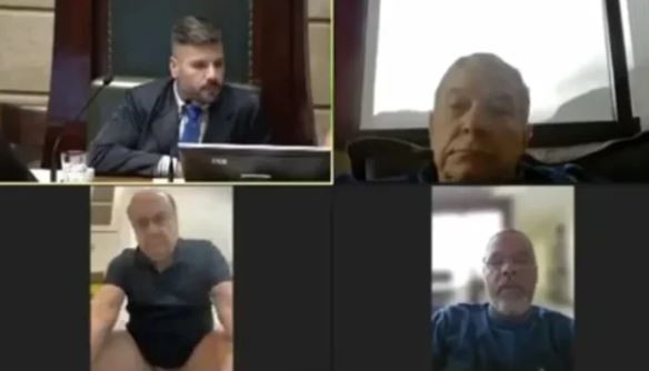 Brasil: concejal se mostró sentado en el inodoro en medio de una sesión virtual | Internacionales