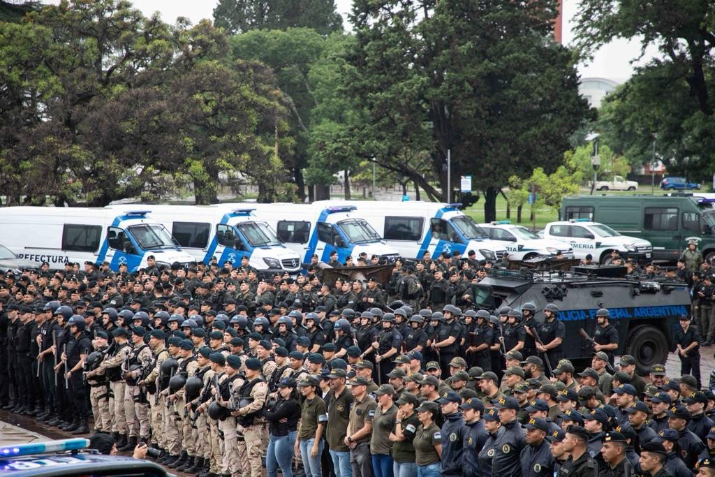 27 efectivos policiales del Plan Bandera fueron internados por una intoxicación | Rosario y la región