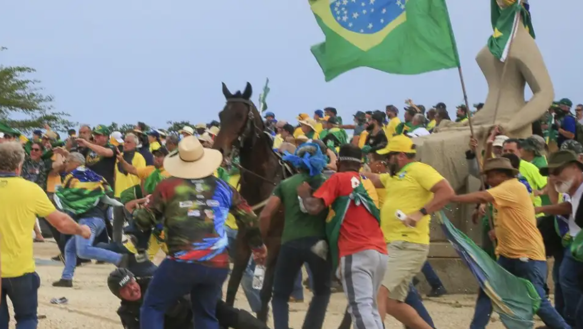 Brasil pide ayuda a Argentina para localizar a más de 140 fugitivos | Información General