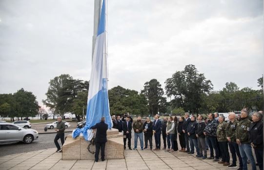Después de ocho meses, el Monumento a la Bandera volvió a tener la insignia patria | Rosario y la región