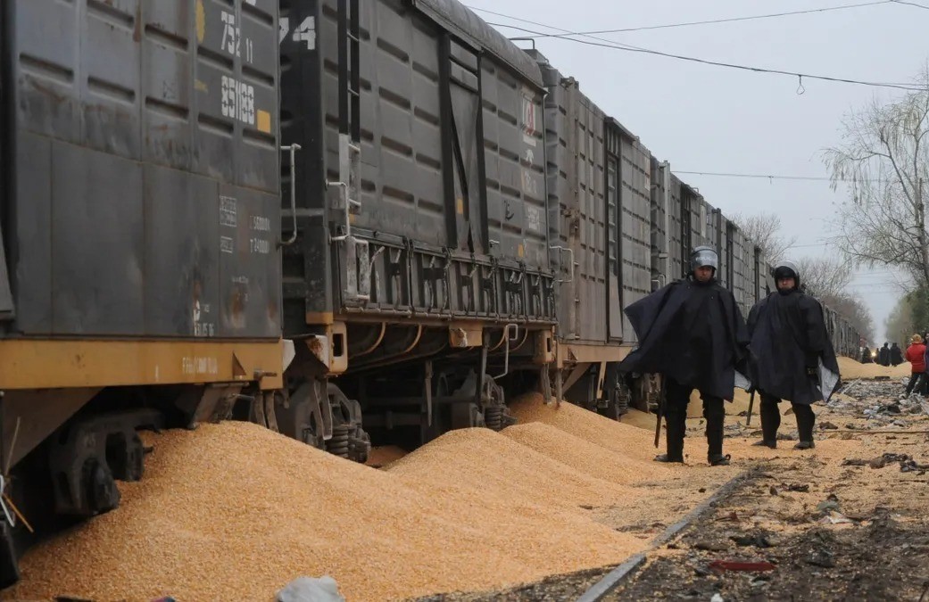 Saquearon un tren de carga detenido por una falla mecánica en zona sur | Rosario y la región