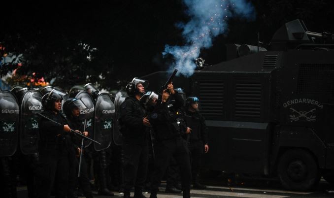 El Gobierno felicitó a las fuerzas de seguridad que actuaron afuera del Congreso: "Intentaron perpetrar un golpe de Estado" | Política y Economía