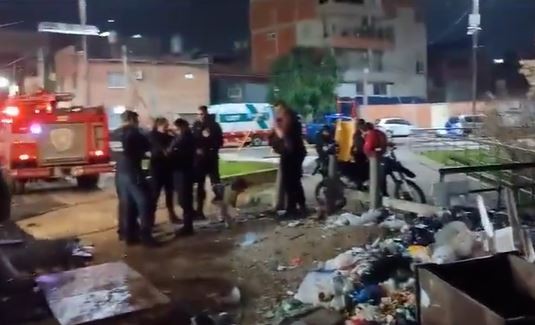 Un auto cayó al Riachuelo y buscan al conductor | Información General