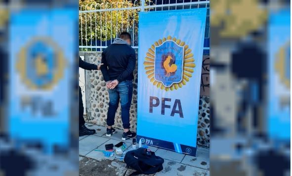 Operativo “High school drug”: detuvieron a un dealer que vendía droga en la puerta de un colegio | Información General