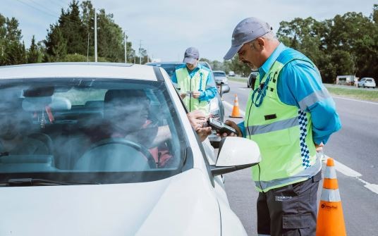 Un conductor atropelló a dos agentes de tránsito durante un control en Berisso | Información General